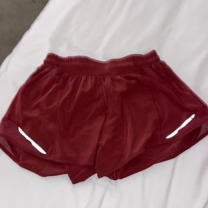 Size 4 lululemon hottie hots